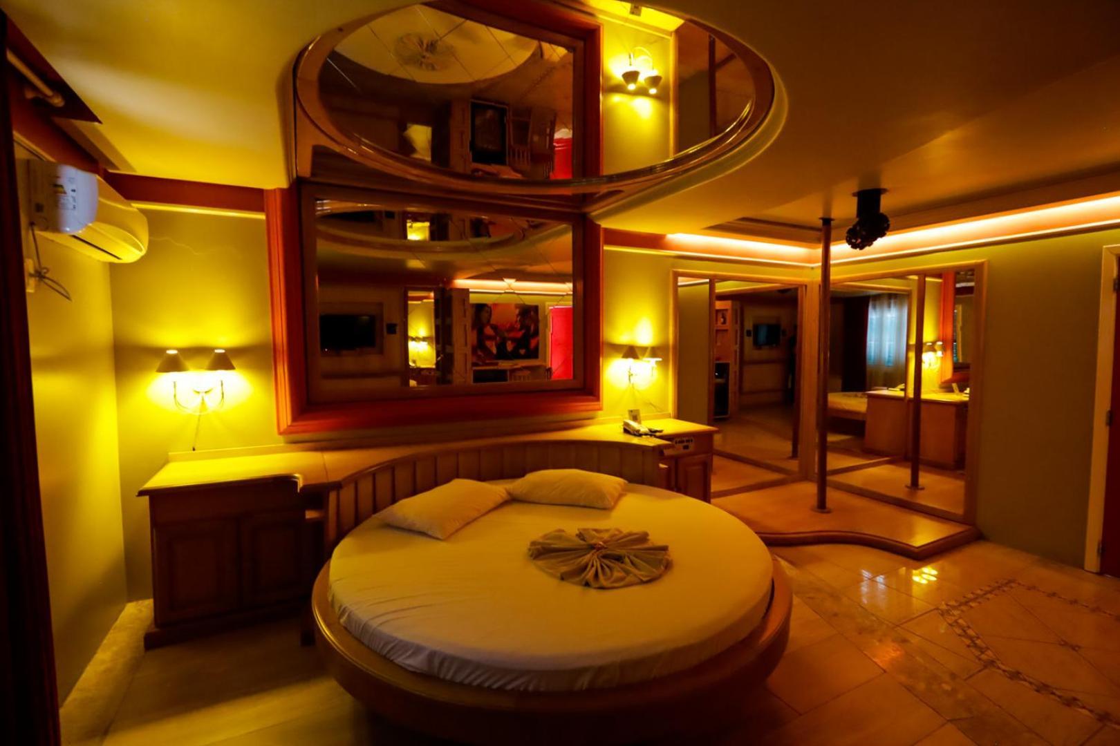 Motel Avenida (Adults Only) กรามาโด ภายนอก รูปภาพ